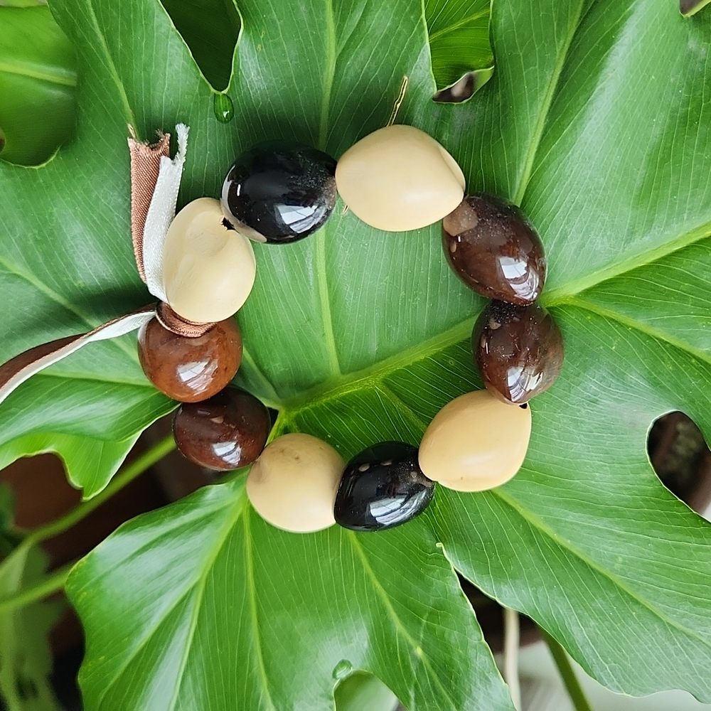 Vintage Kukui Hawaiian Nut Bracelet